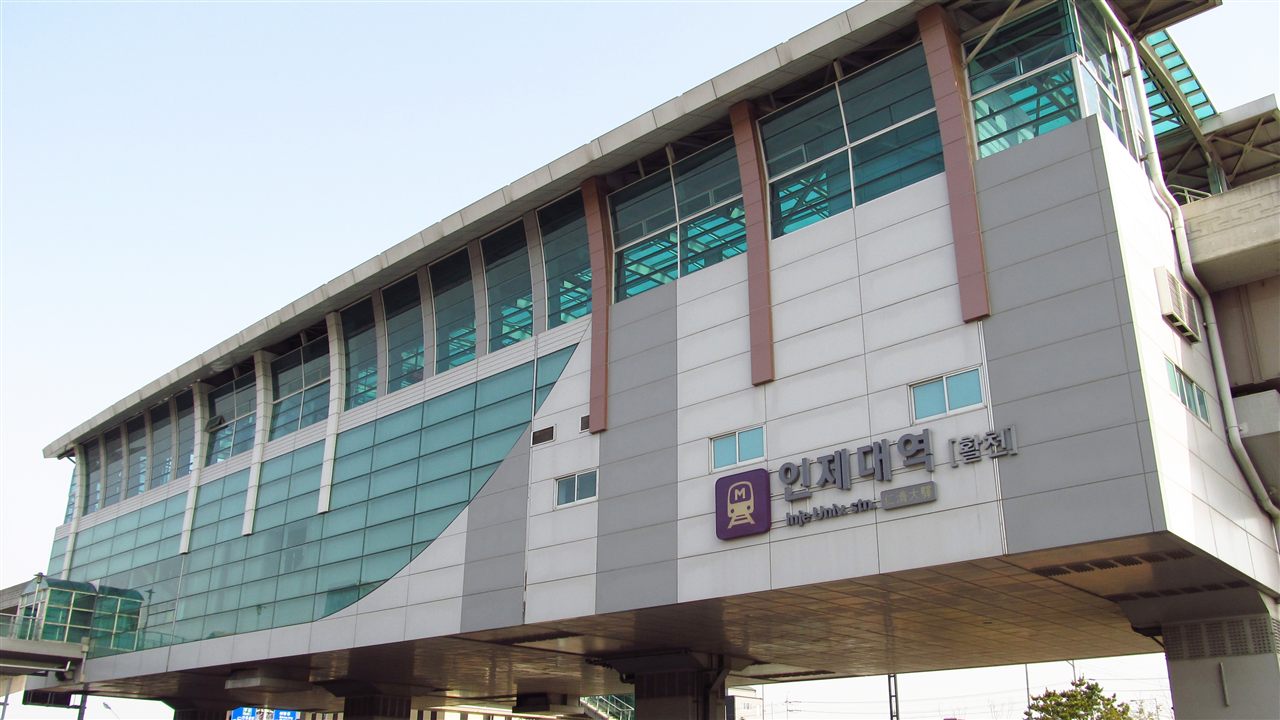 부산김해경전철 인제대역 역사 건물 — 경남 김해시, 인제대학교 김해캠퍼스 인근